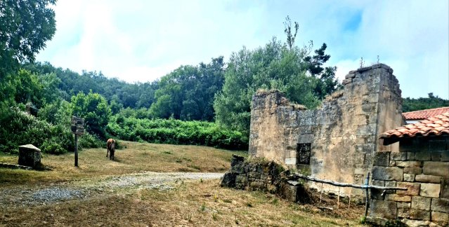 Candenosa. Ruta de los pueblos abandonados de Valdeprado del Rio. Cantabria.